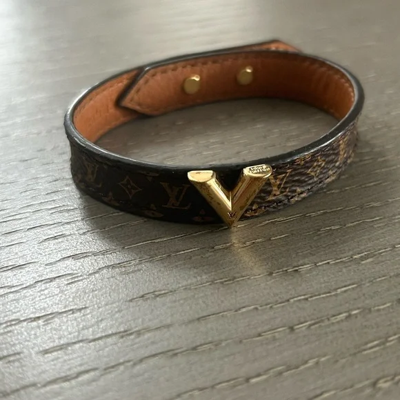 Louis Vuitton Brown and Gold Belt Bracelet with V Accent